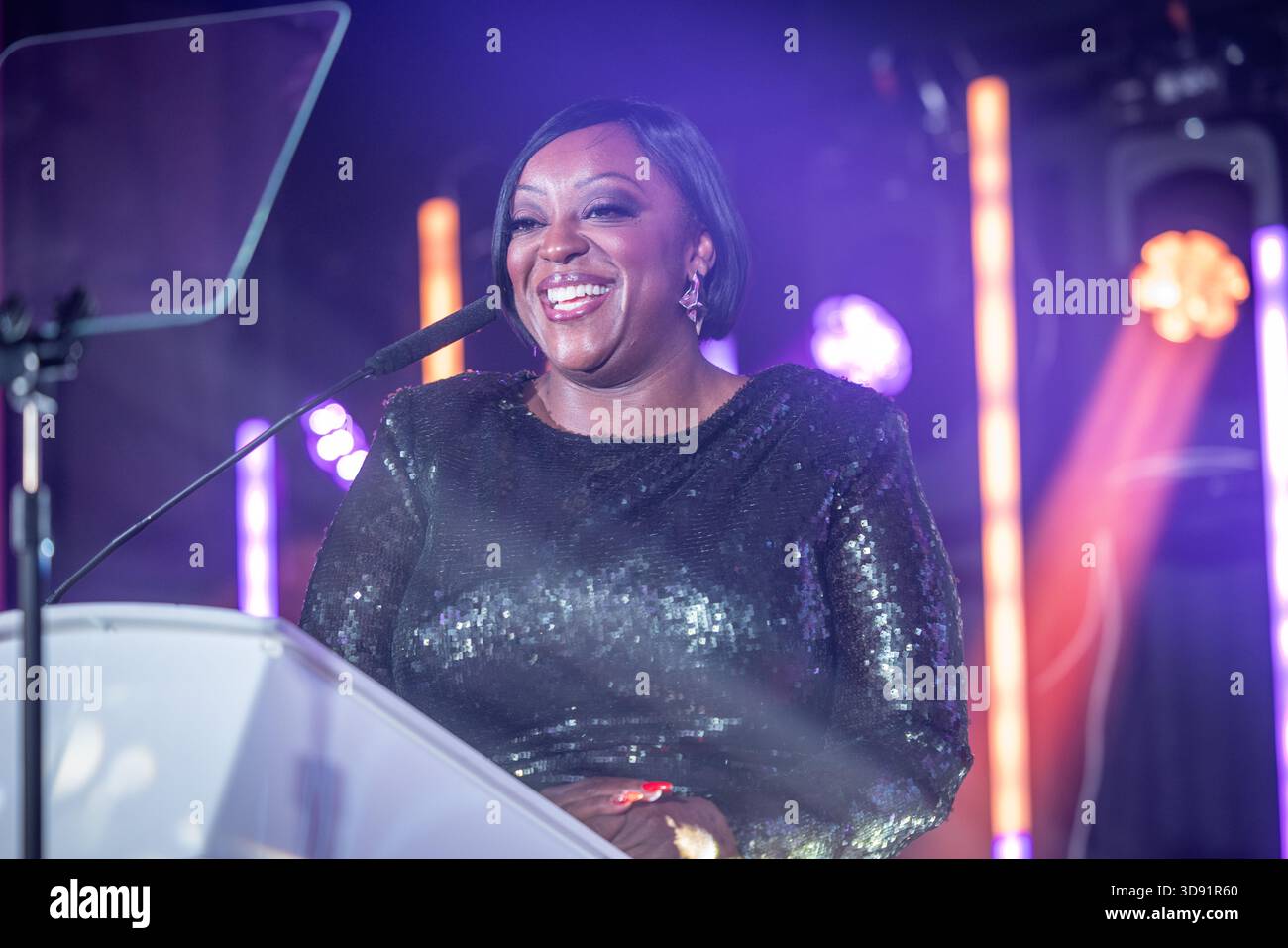 Der britische Comedian und Fernsehmoderator Judi Love wurde im Rahmen der MBCC Awards 2025 im Hilton Metropole Hotel in Birmingham, Großbritannien, abgebildet. Stockfoto