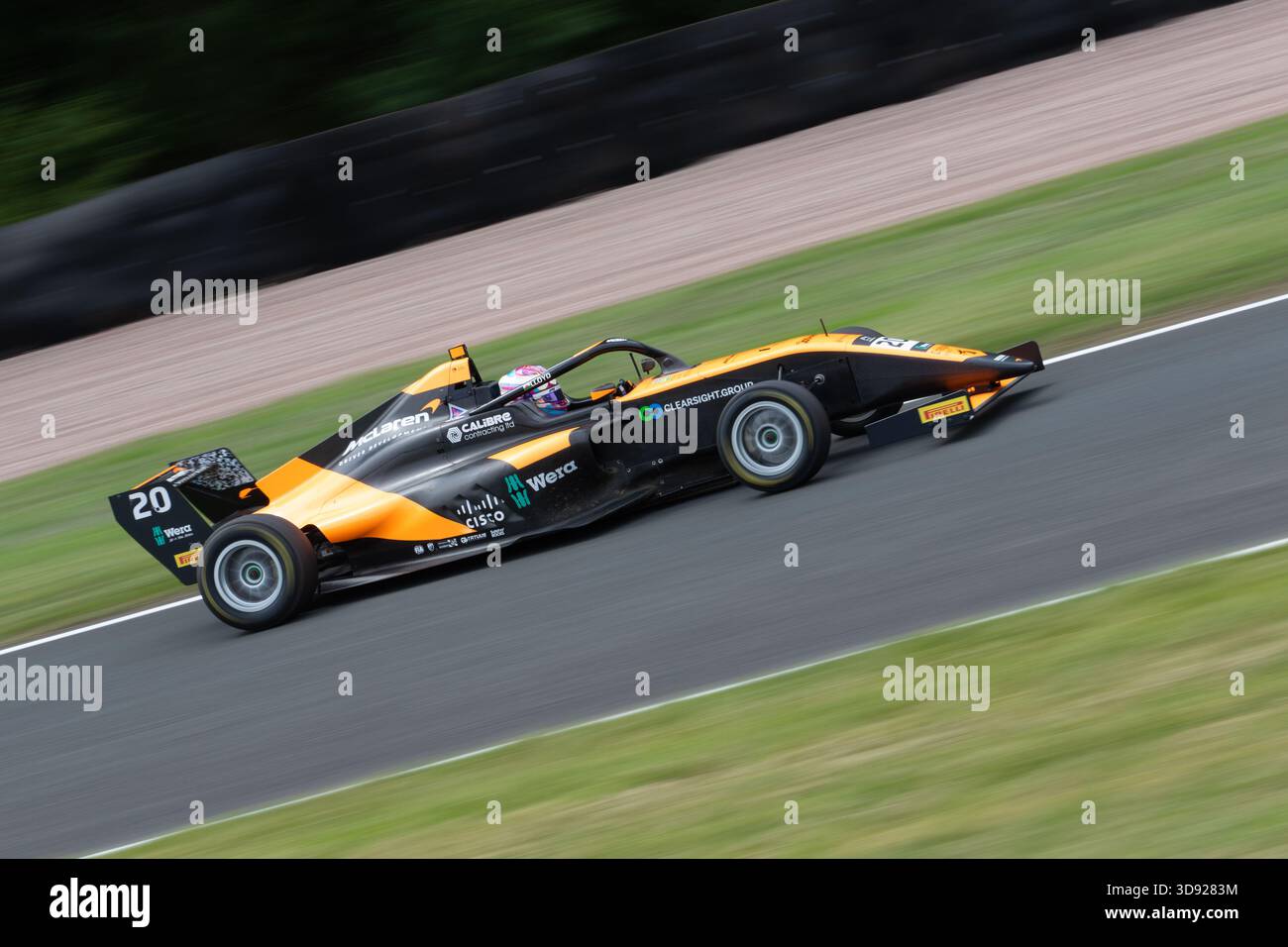 Ella Lloyd in Rodin Motorsport 2025 F4 im Oulton Park Stockfoto