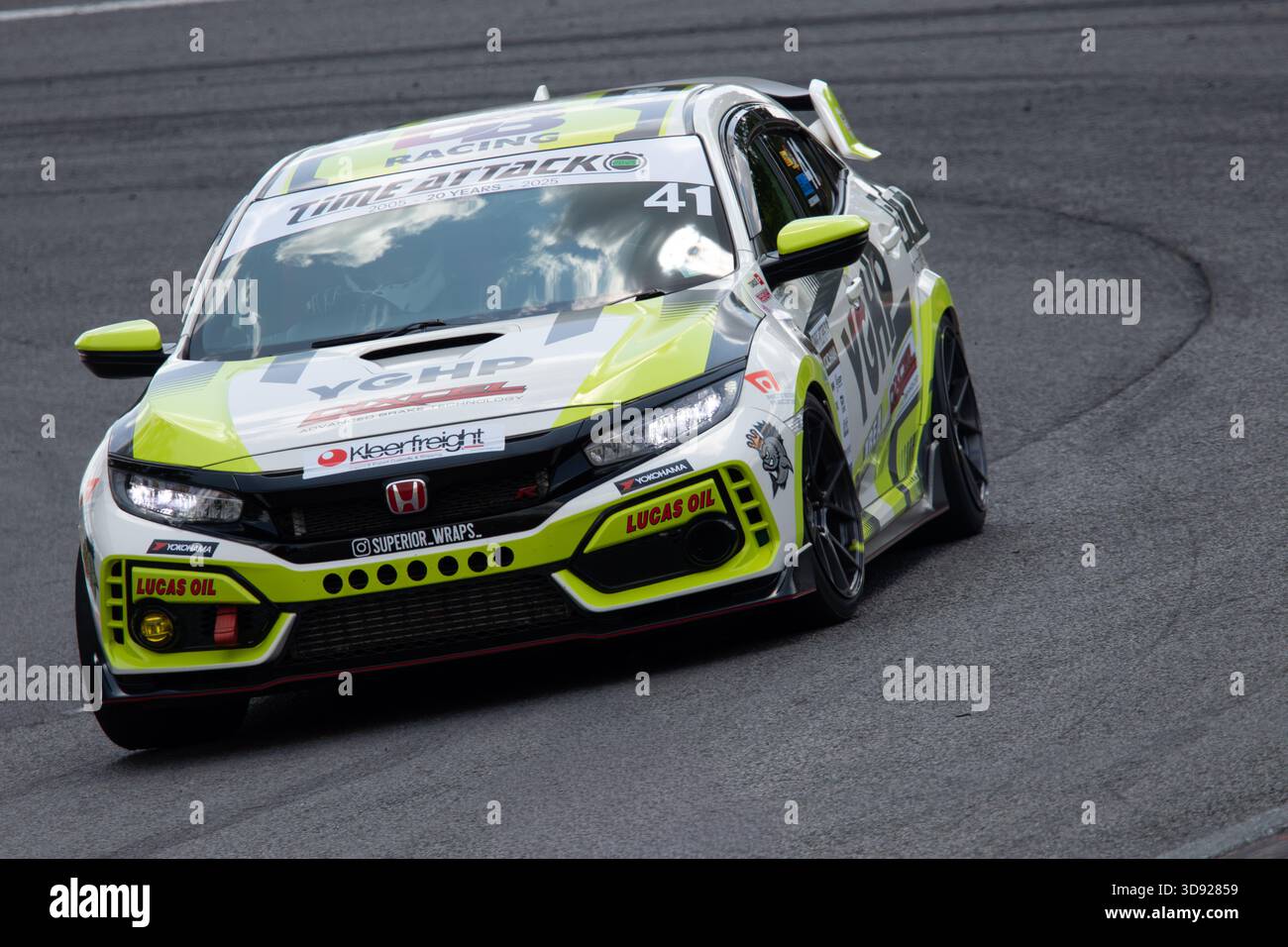 Dan Buckingham in seinem BTT Motorsport YGHP Honda CivicType R auf dem Tunerfest 2025 in Brands Hatch. Stockfoto