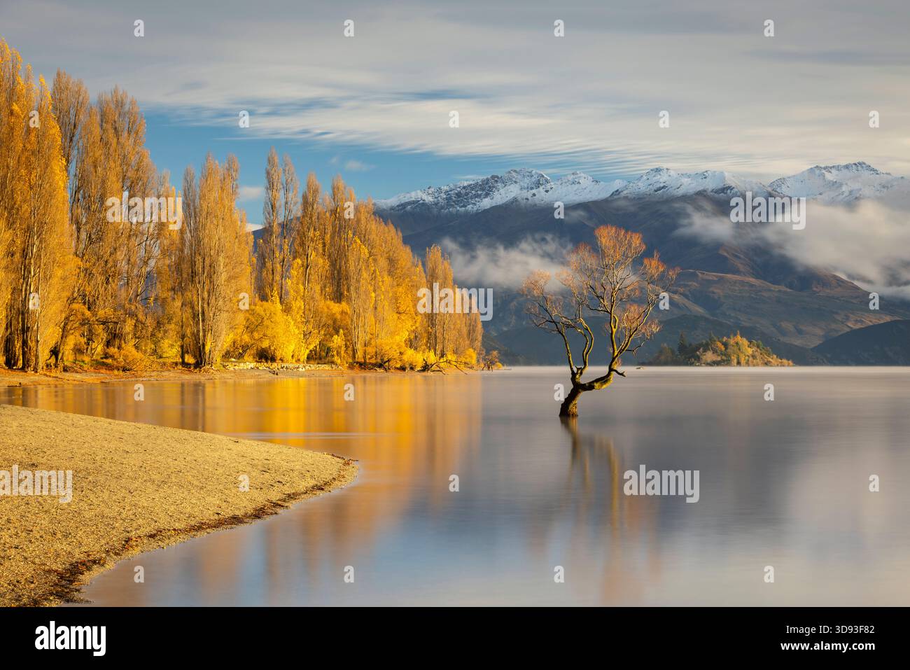Herbstlandschaft auf Lake Wanaka, Südinsel, Neuseeland. Herbst (Mai) 2025. Stockfoto