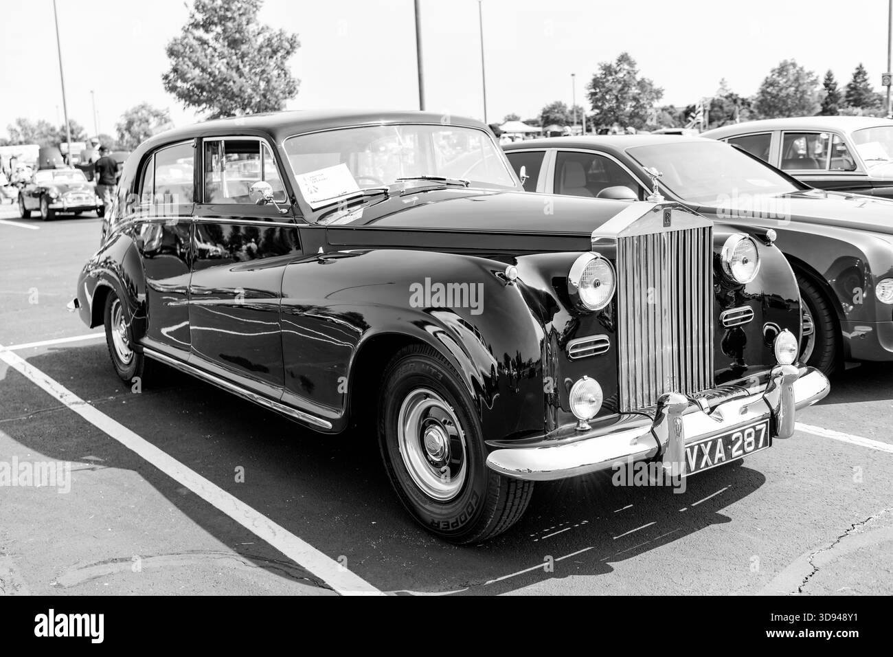 Chicago, Illinois, USA - 08. September 2024: Rolls Royce Silver Wraith Fahrzeug, Eckansicht. Retro-Oldtimer. Rollt Royce Silver Wraith Auto. Rollen Stockfoto