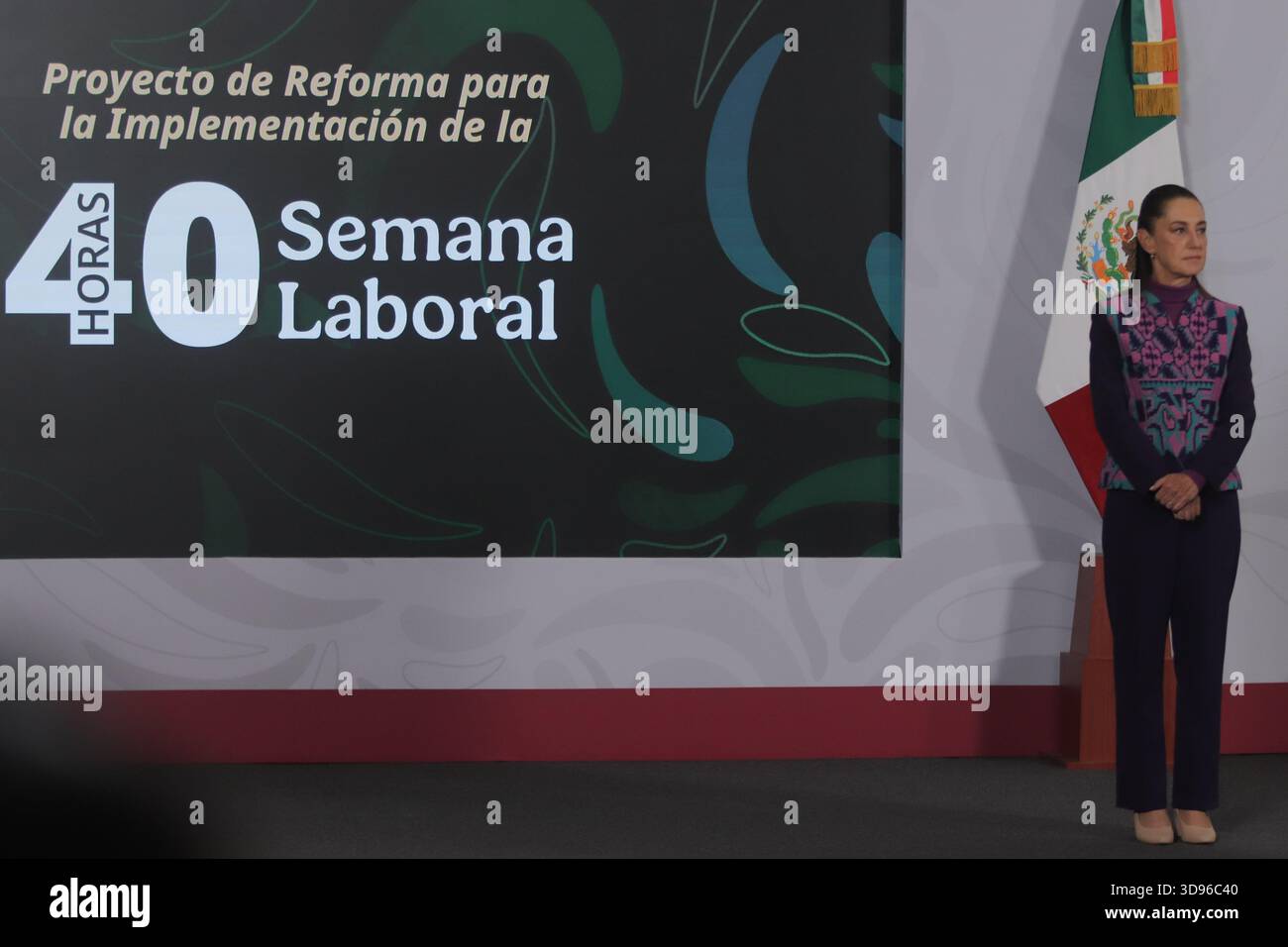 Nicht exklusiv: Mexikos Präsidentin Claudia Sheinbaum spricht während eines Briefings über den Reformentwurf zur schrittweisen Reduzierung der Arbeitswoche von 48 auf 40 HO Stockfoto