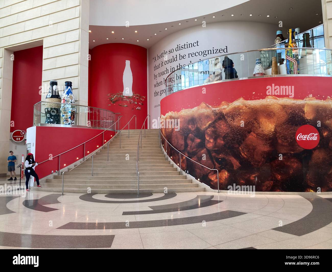 Haupteingangshalle zum World of Coca-Cola Museum im Zentrum von Atlanta, Georgia, USA Stockfoto