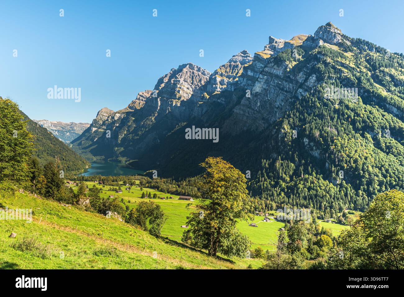 Malerischer Blick auf die Kloentaler und Glarner Alpen, Kanton Glarus, Schweiz Stockfoto