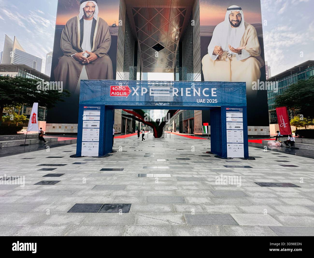 Gate Avenue Building Downtown DIFC Dubai - Smartphone-aufgenommenes Stockfoto