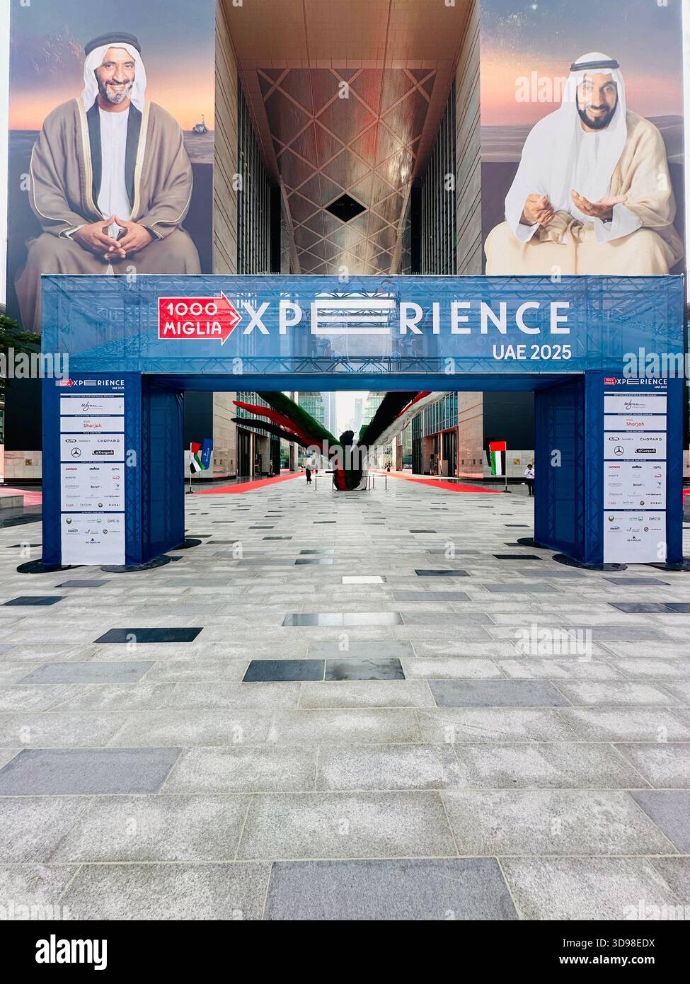 Gate Avenue Building Downtown DIFC Dubai - Smartphone-aufgenommenes Stockfoto