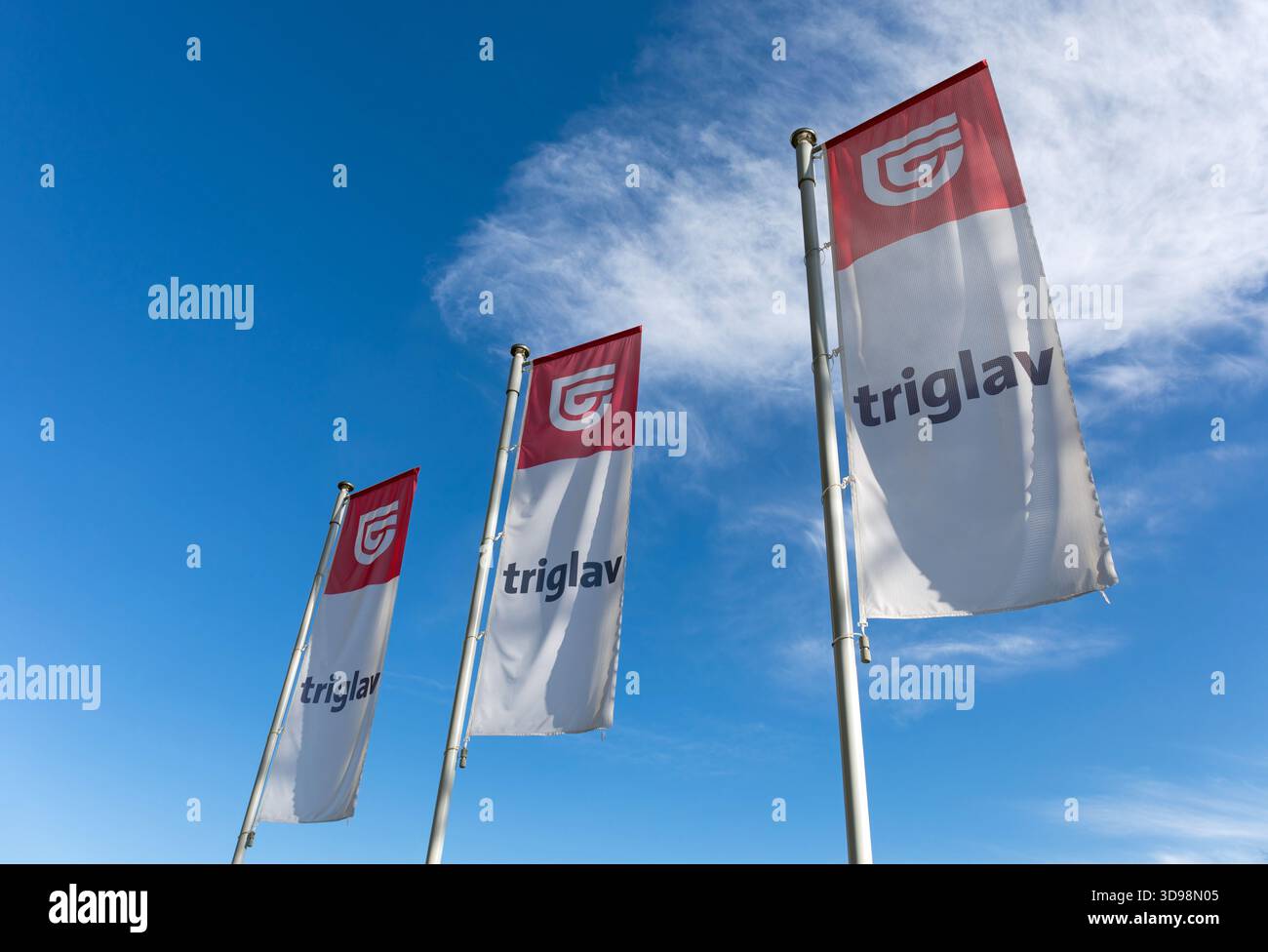 Triglav Versicherungsgesellschaft, die führende Versicherungs- und Finanzgruppe in Slowenien. Triglav-Logo, Schild Stockfoto