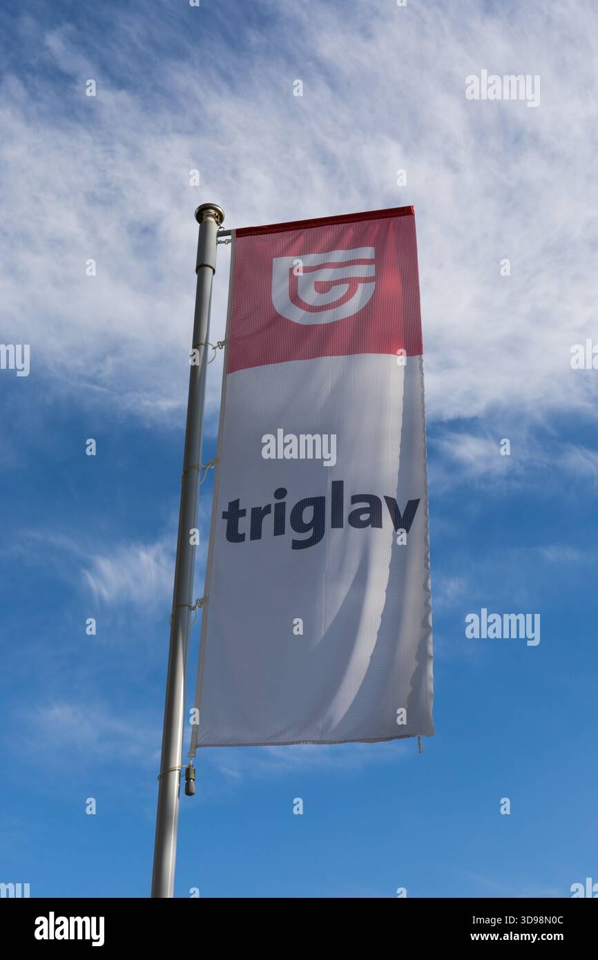Triglav Versicherungsgesellschaft, die führende Versicherungs- und Finanzgruppe in Slowenien. Triglav-Logo, Schild Stockfoto