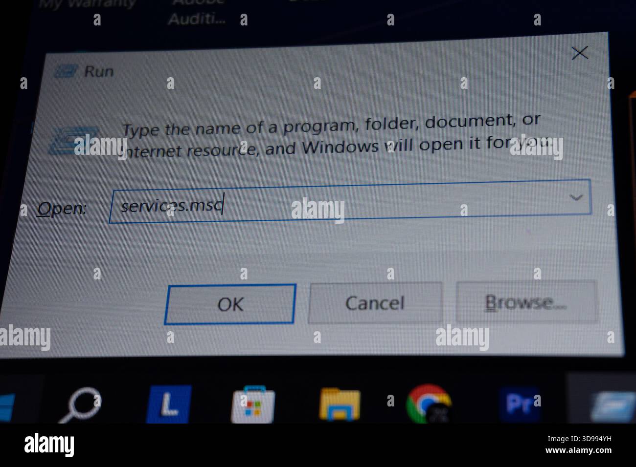 Führen Sie den Befehl unter Windows 10 Pro aus. Das redaktionelle Foto wurde aufgenommen: Baku, Aserbaidschan. 29.11.2025. Stockfoto