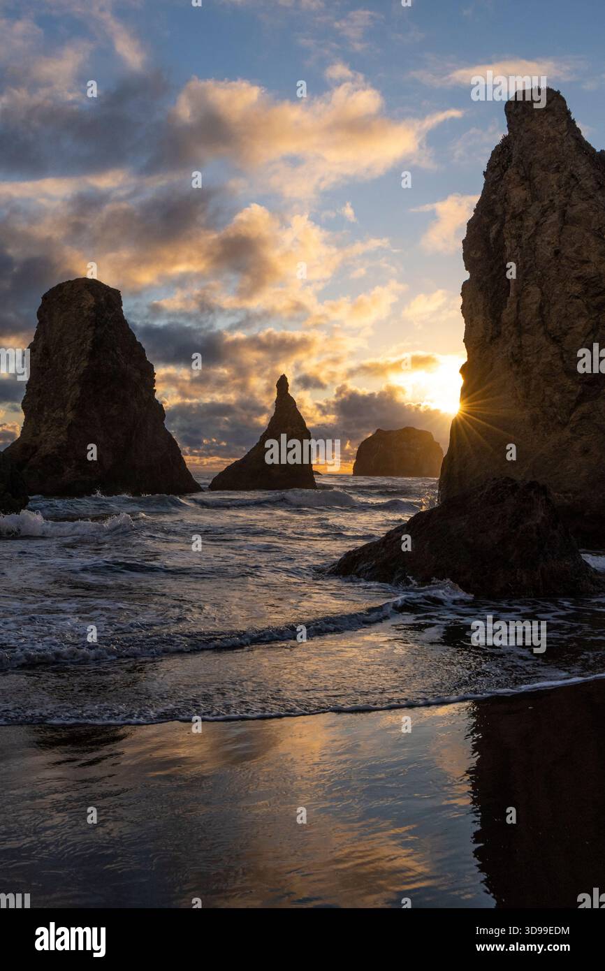 Der Zaubererhut bei Sonnenuntergang, Bandon, Oregon Stockfoto