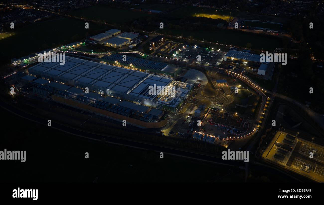 Waltham Cross AI Datacenter Night Aerial View. Stockfoto
