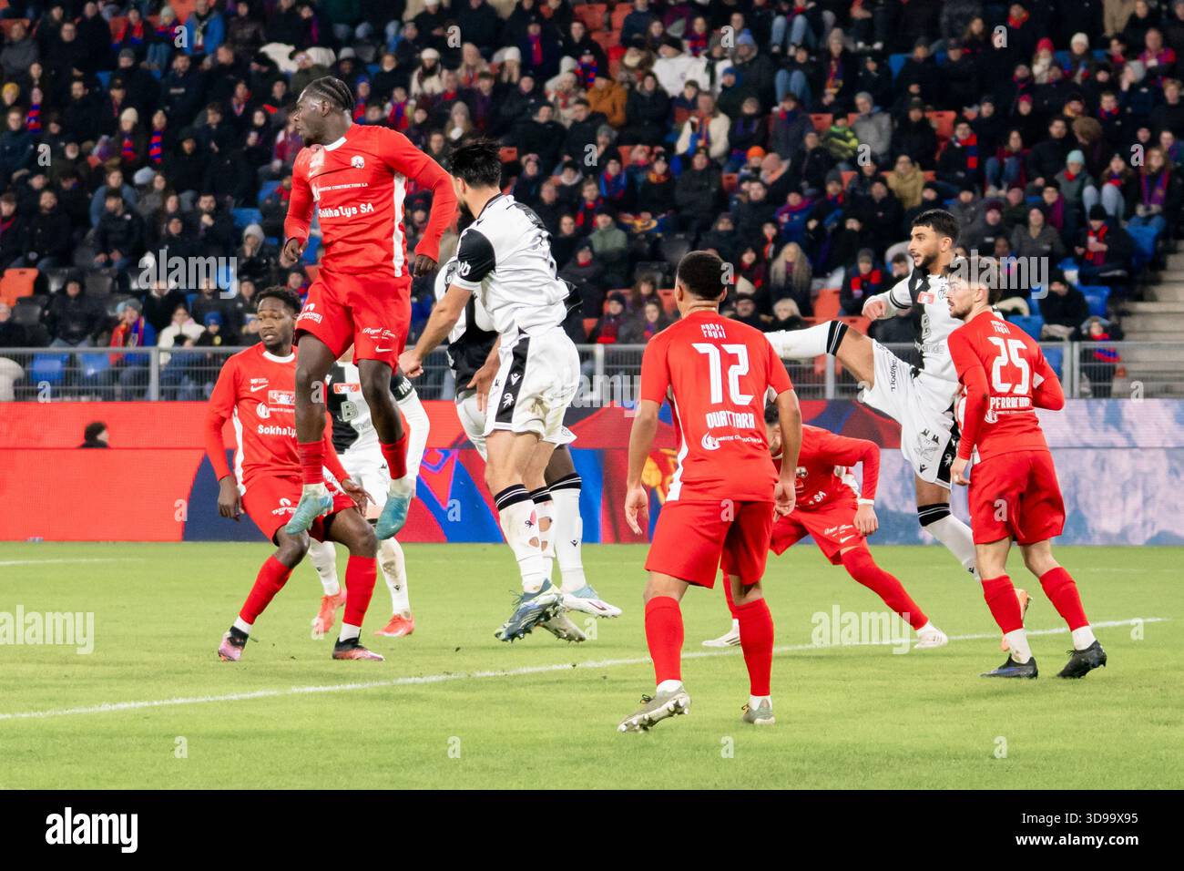 12.04.2025, Basel, St. Jakob-Park, Schweizer Cup: FC Grand-Saconnex - FC Basel, vor dem Tor Stockfoto