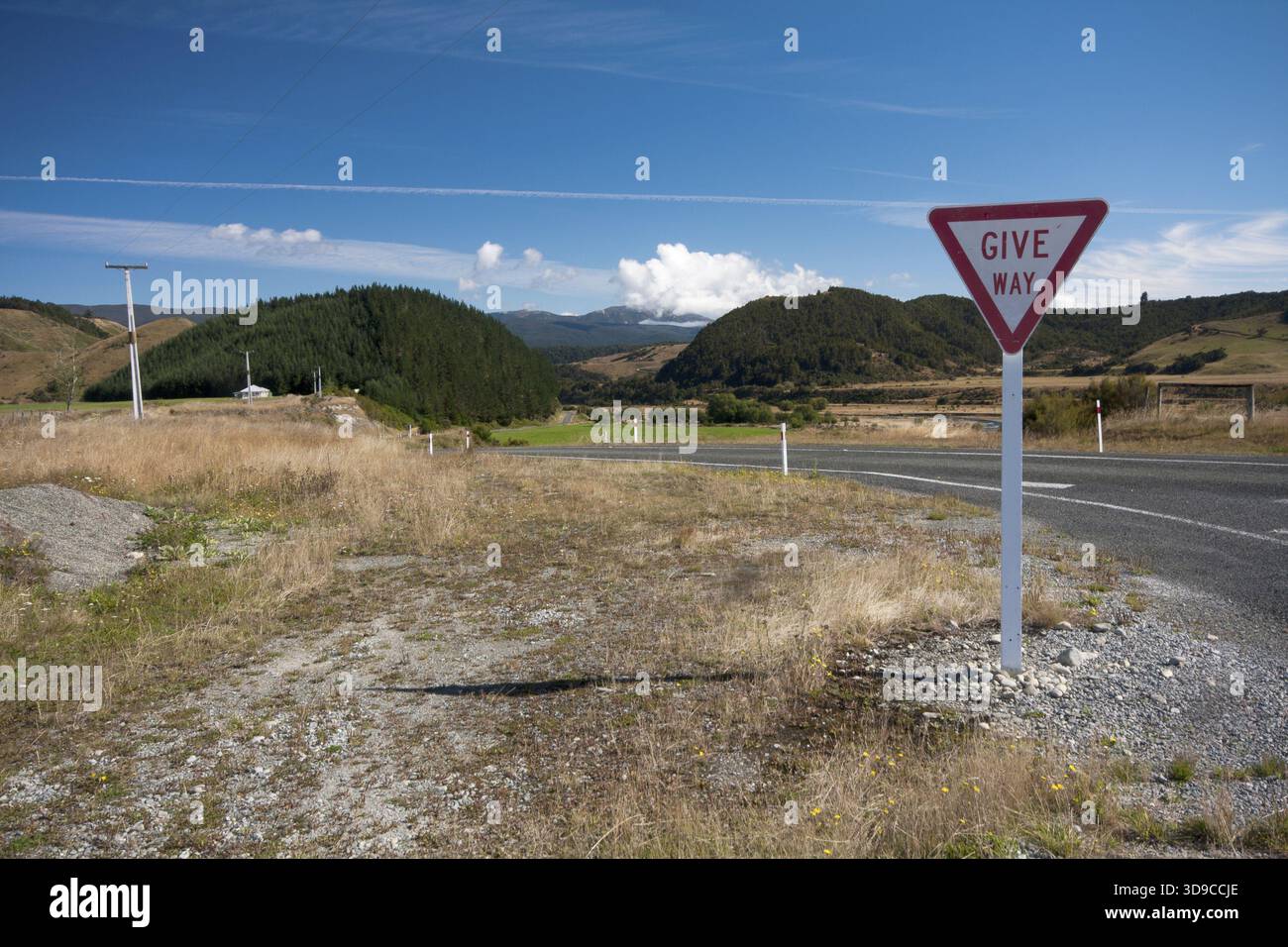 Wegschild auf der Landstraße in Neuseeland Stockfoto