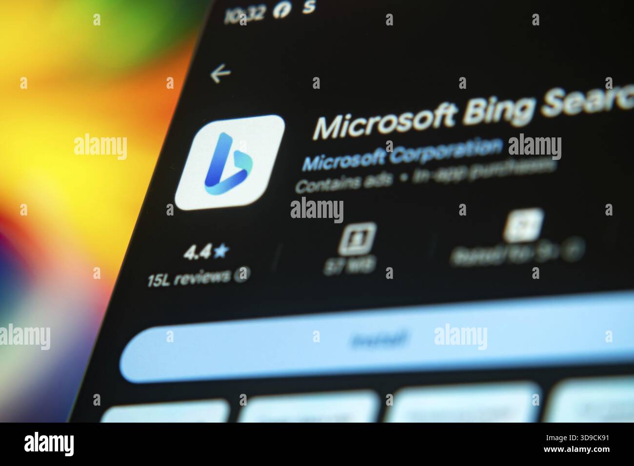 Mobile App-Oberfläche von Microsoft Bing mit Logo und Benutzerbewertungen sichtbar Stockfoto