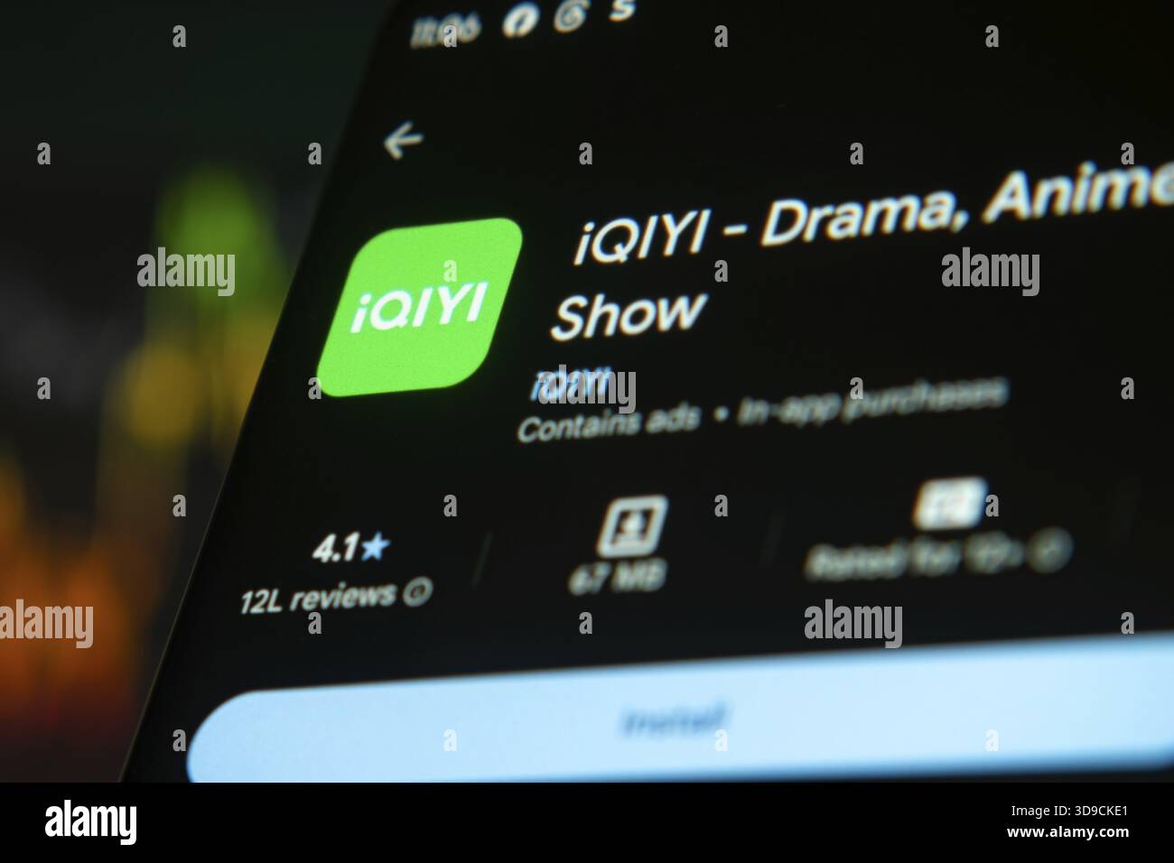 IQIYI App-Oberfläche für Drama- und Anime-Shows mit grünem Symbol Stockfoto