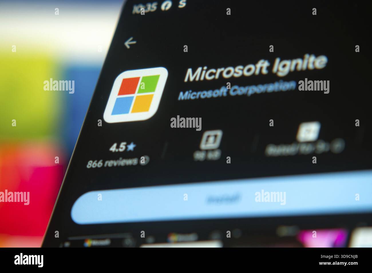Anzeige der Benutzeroberfläche der Microsoft Ignite App auf Mobilgeräten mit Logo und Überprüfungsdetails Stockfoto