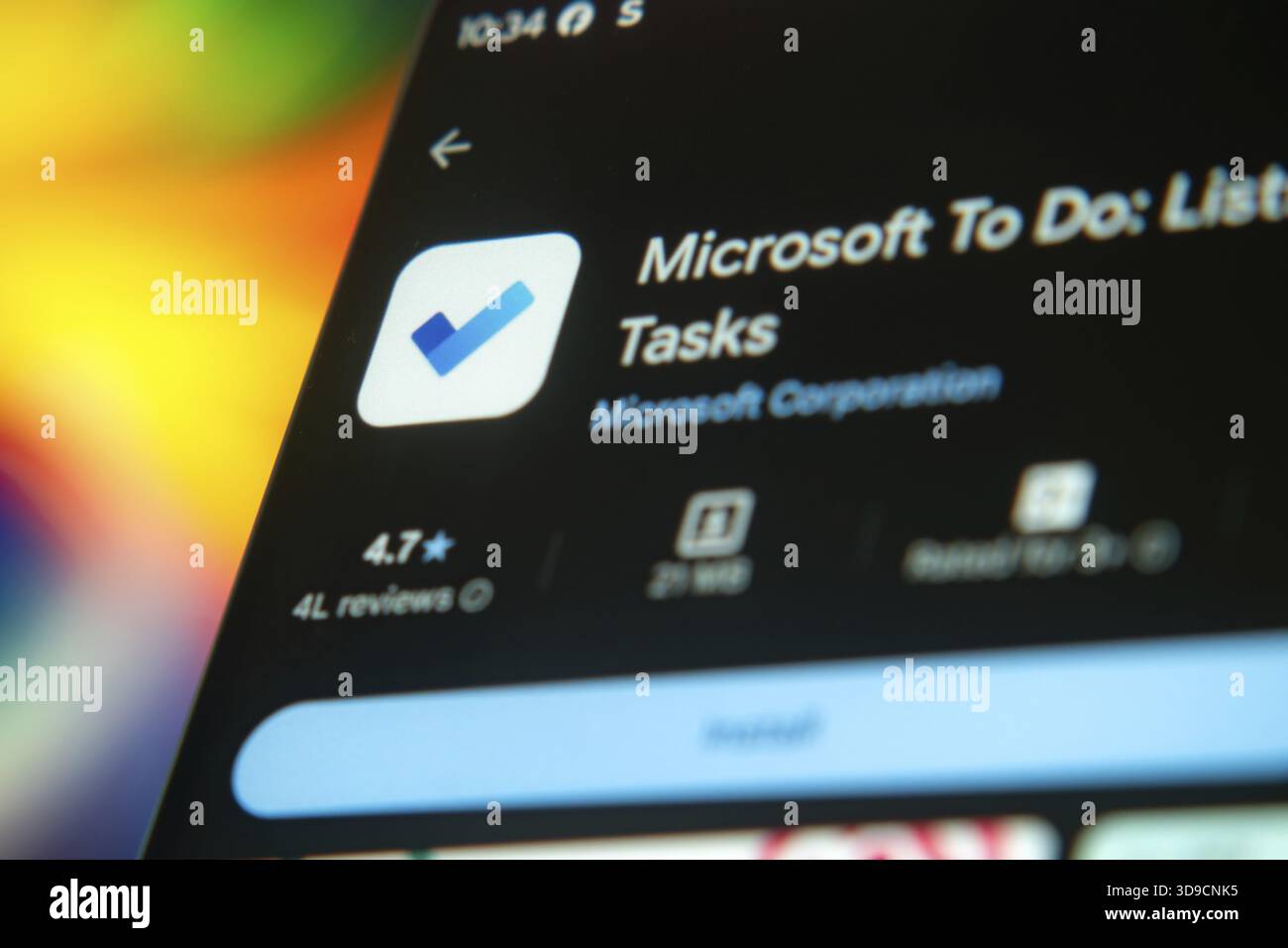 To-do-App-Bildschirm mit Checklisten-Logo und Benutzerbewertungen auf der mobilen Benutzeroberfläche Stockfoto
