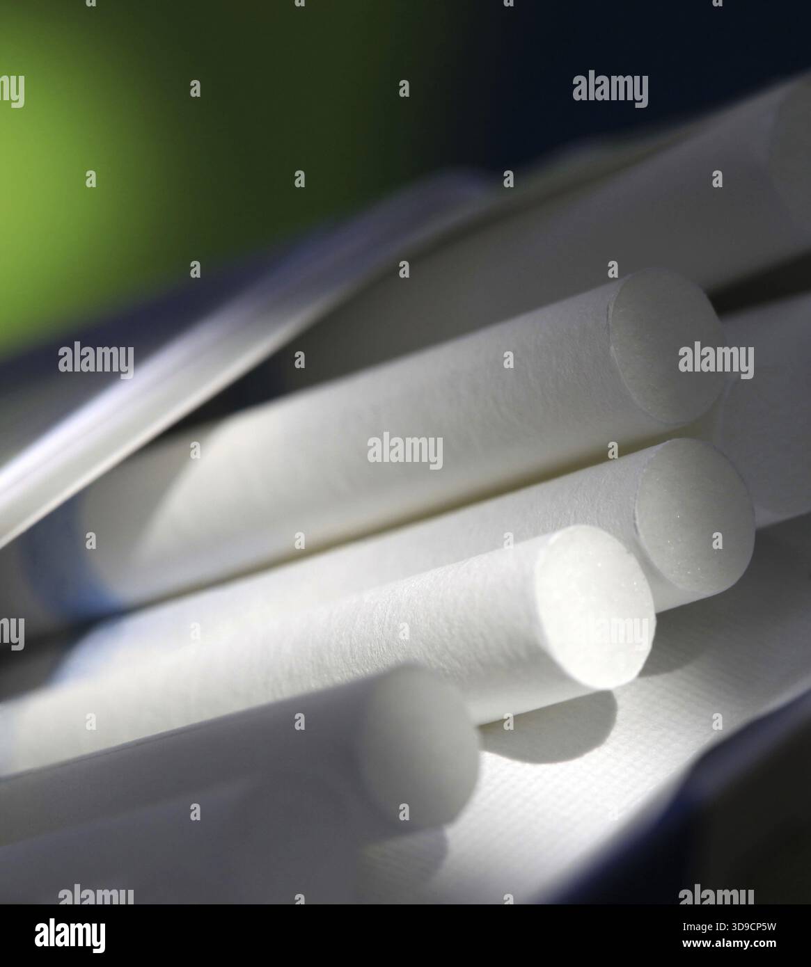 Packung Zigaretten mit Zigaretten Stockfoto