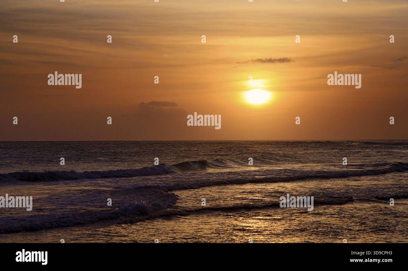 Schönen Sonnenuntergang Himmel am Sommerabend. Barbados Stockfoto
