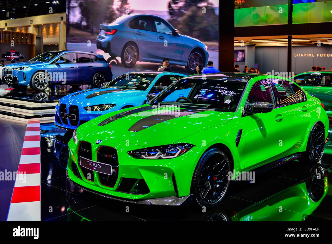 BANGKOK – 1. Dezember 2025: Neue BMW M3 CS Competition Limousine mit M TwinPower Turbo Reihensechszylinder, 8-Gang-Getriebe, 551 PS auf der Motor Expo Stockfoto