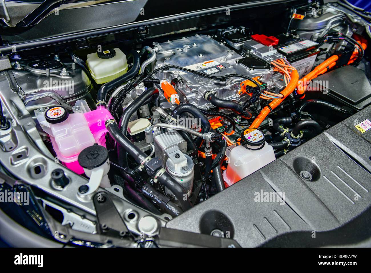 BANGKOK - 1. Dezember 2025 : Batteriepack des neuen TOYOTA bZ4X AWD 343 PS, 73,11 kWh Batterie, Reichweite 570 km (NEFZ) auf der Motor Expo IMPACT Stockfoto