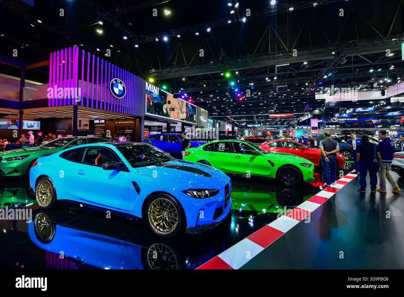 BANGKOK - 1. Dezember 2025 : das neue BMW M4 COMPETITION COUPÉ ist mit dem M xDrive-System und einem leistungsstarken 530 PS Inline-Six M TwinPower ausgestattet Stockfoto