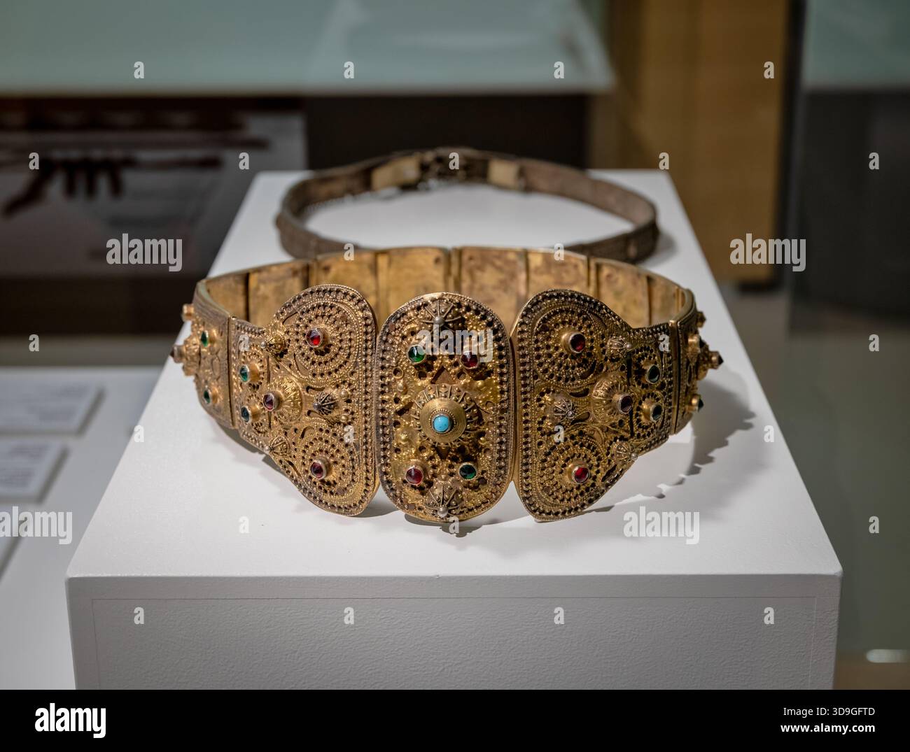 Damengürtel. Schmuck, der im Mittelalter von aserbaidschanischen Frauen verwendet wurde. Stockfoto