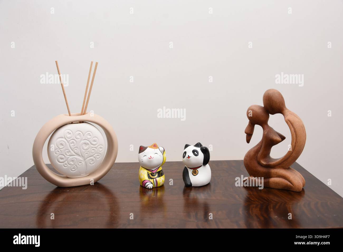 Zeigen Sie Objekte, die die Ecken des Hauses verschönern Stockfoto