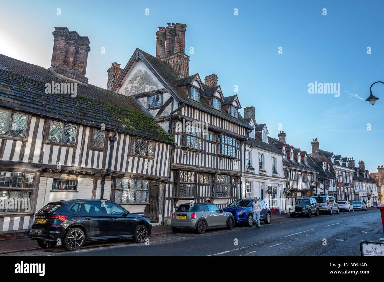 East Grinstead, 26. November 2025: Denkmalgeschützte Gebäude an der High Street Stockfoto