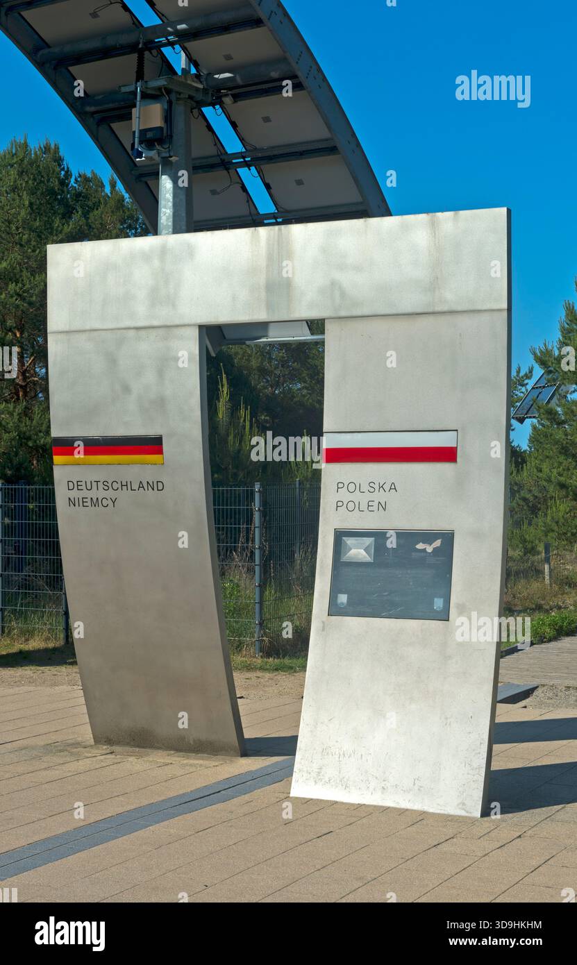 Symbolisches Tor an der Grenze zwischen Deutschland und Polen an der Europa-Promenade, Ahlbeck, Usedom, Mecklenburg-Vorpommern, Deutschland Stockfoto