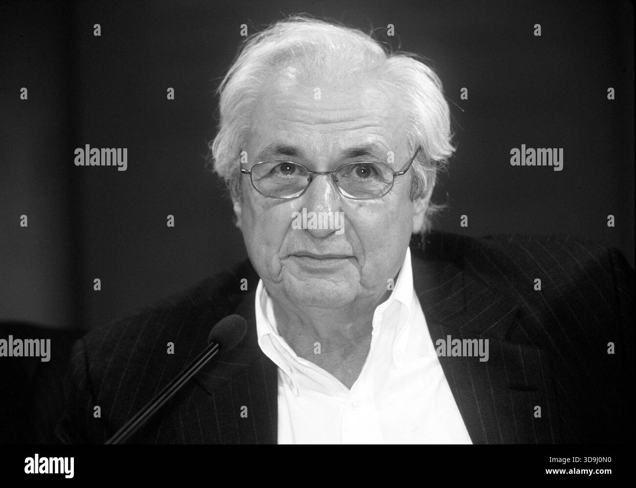 WARNUNG FOTOMONTAGE/ Archivfoto: Stararchitekt Frank O. GEHRY starb im Alter von 96 SN22109908VM.jpg Jahren Frank O. GEHRY, USA, Architekt, Porträt, QF. Stockfoto