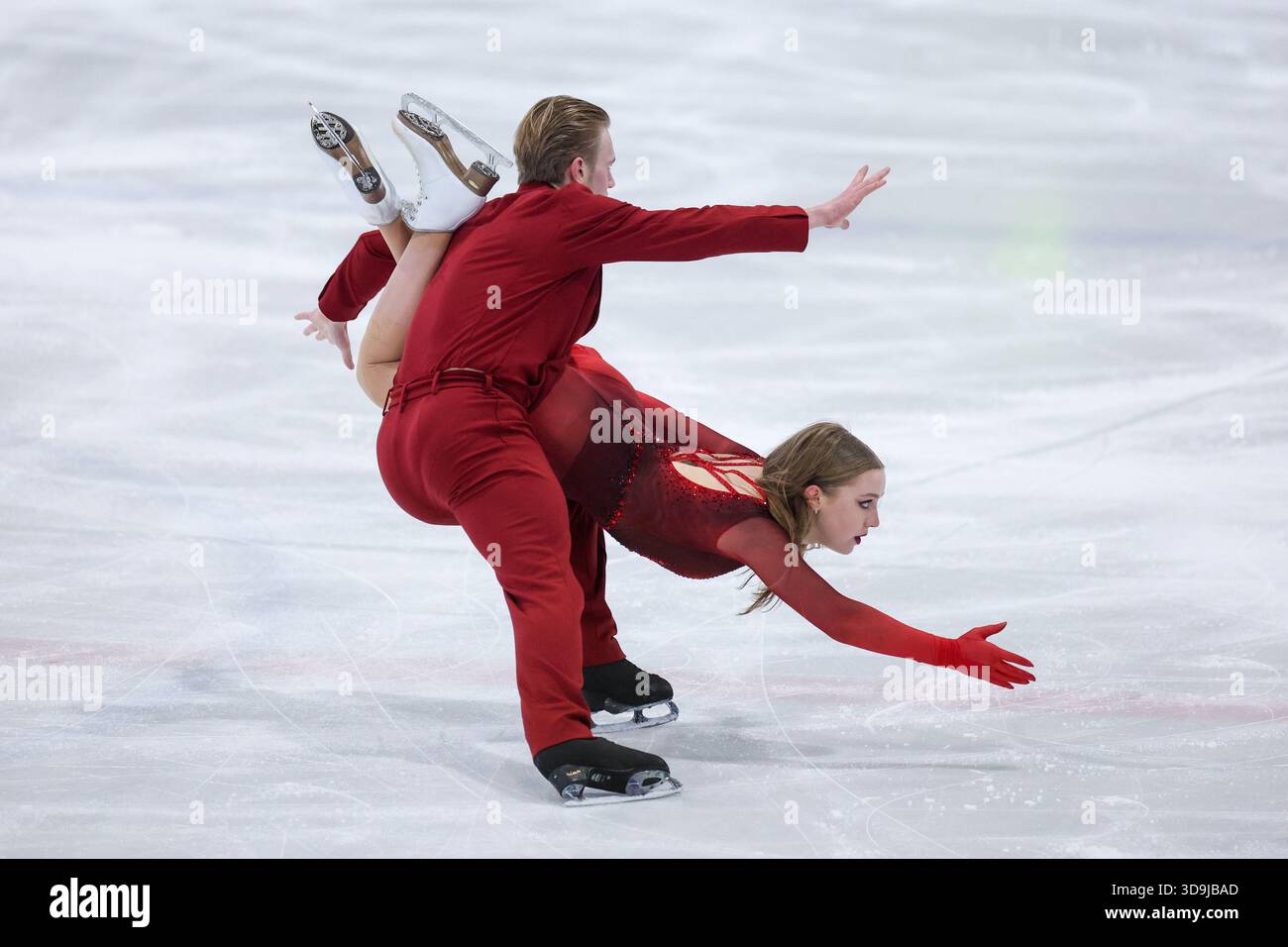 Zagreb, Kroatien. Dezember 2025. ZAGREB, KROATIEN - 5. DEZEMBER: Mariia Pinchuk und Mykyta Pogorielov aus der Ukraine treten am 2. Tag des ISU Eislaufsports CS Golden Spin von Zagreb 2025 am Velesajam Ice Rink am 5. Dezember 2025 in Zagreb an. Foto: Igor Kralj/PIXSELL Credit: Pixsell/Alamy Live News Stockfoto