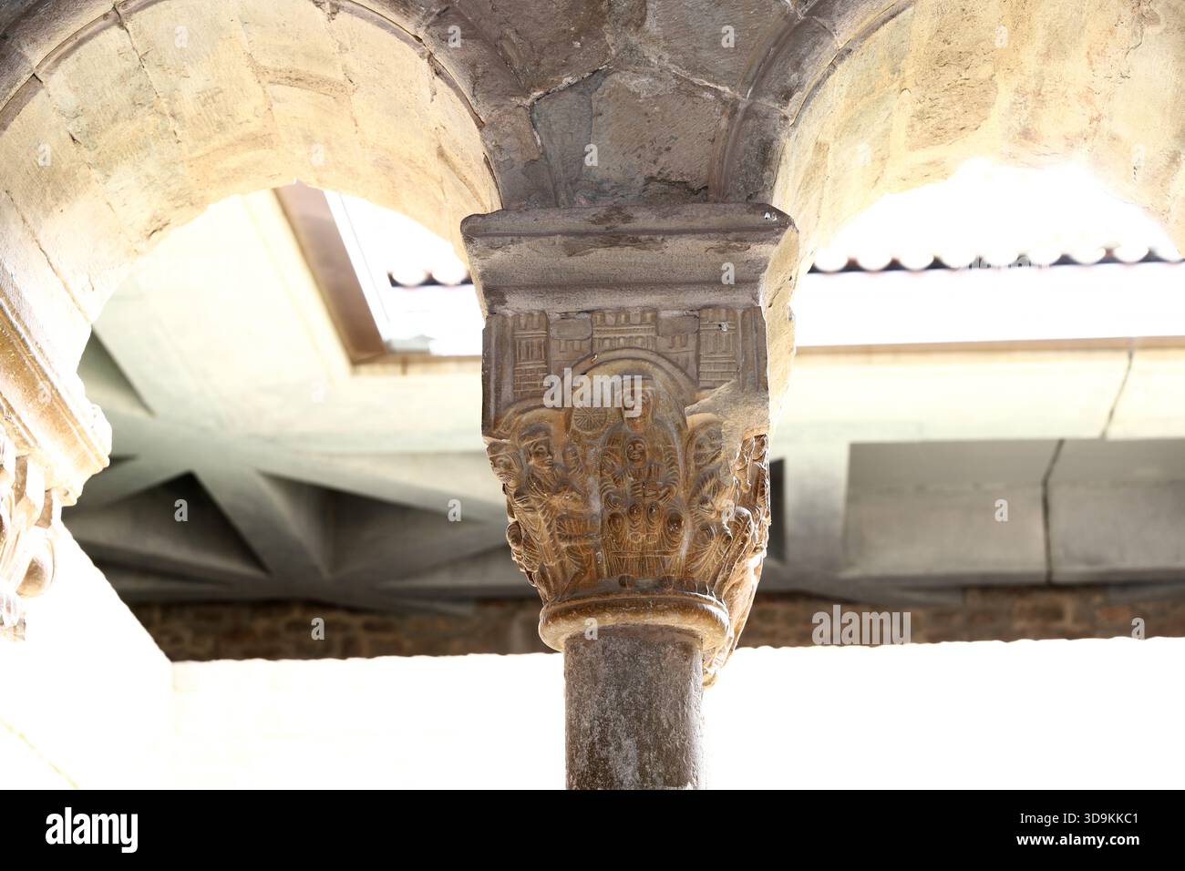 Kloster von Sainte Maria de L'Estany, einige interessante Klosterskulpturen Stockfoto