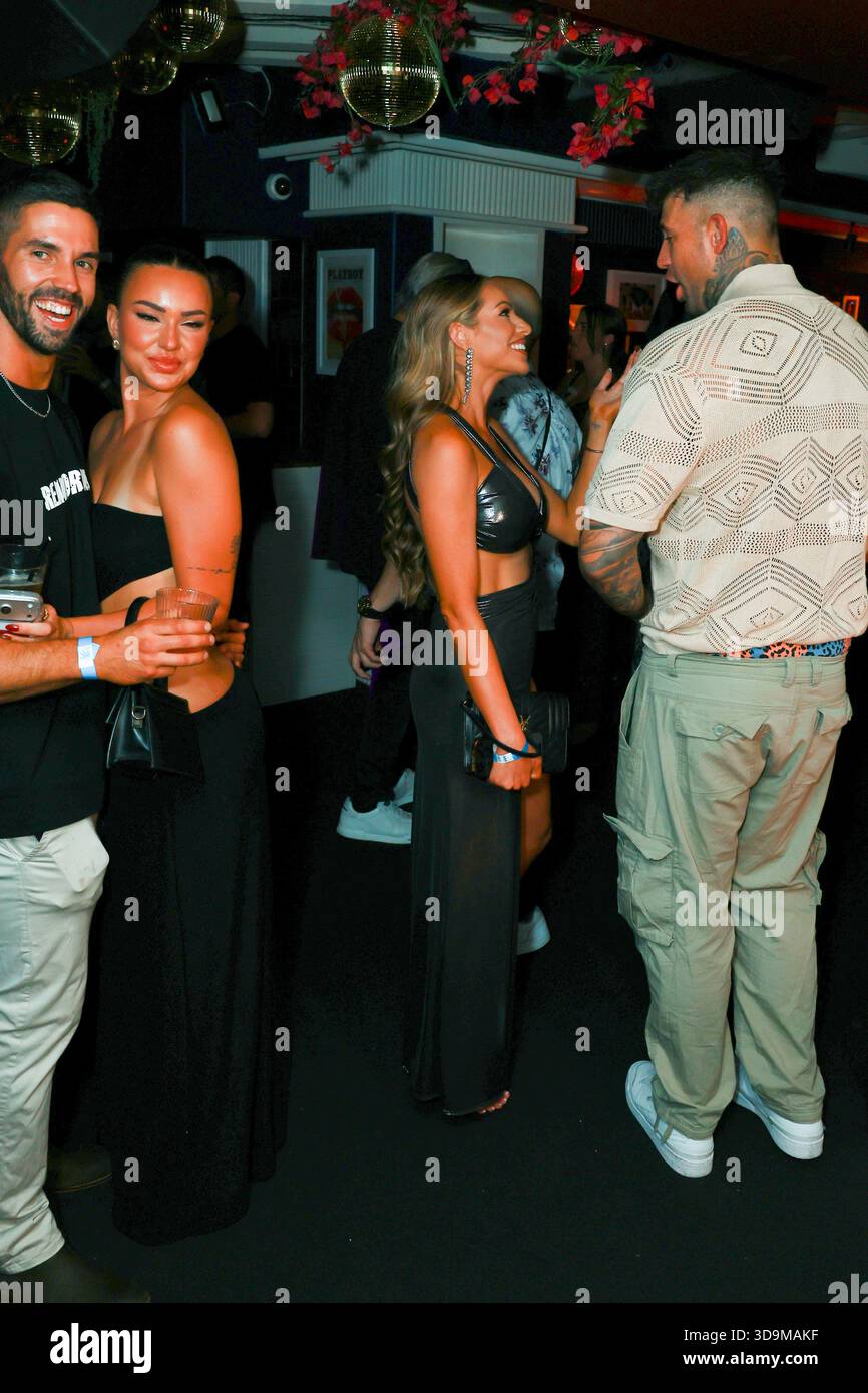 Eheleute auf den ersten Blick nehmen an der 3. Geburtstagsveranstaltung für Ready or Not Activewear in Pelicano, Potts Point, Sydney, Australien Teil Stockfoto