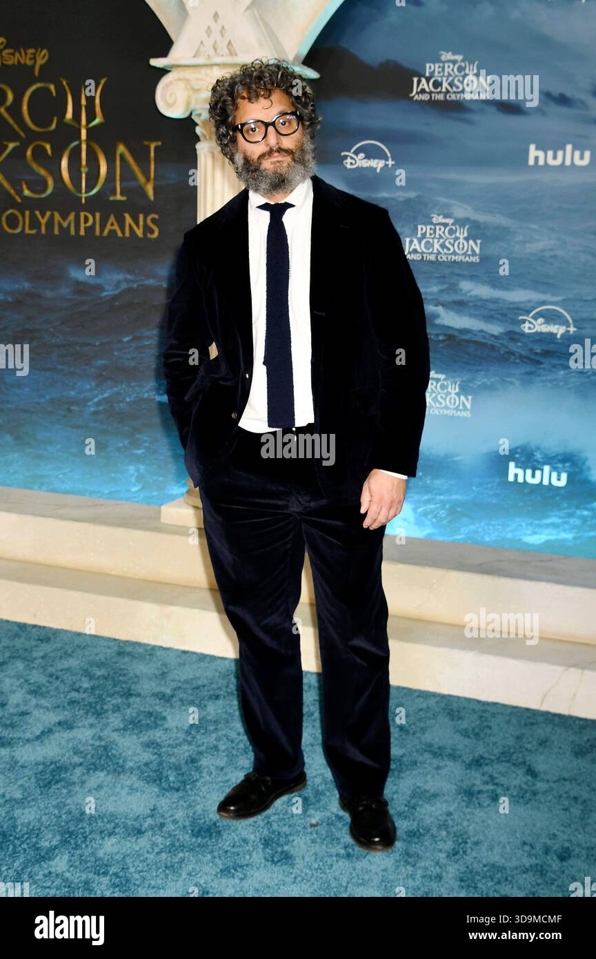 Jason Mantzoukas bei der Weltpremiere der zweiten Staffel der Disney+-Serie „Percy Jackson and the Olympians / Percy Jackson: The Series“ im Academy Museum of Motion Pictures. Los Angeles, 3. Dezember 2025 Stockfoto