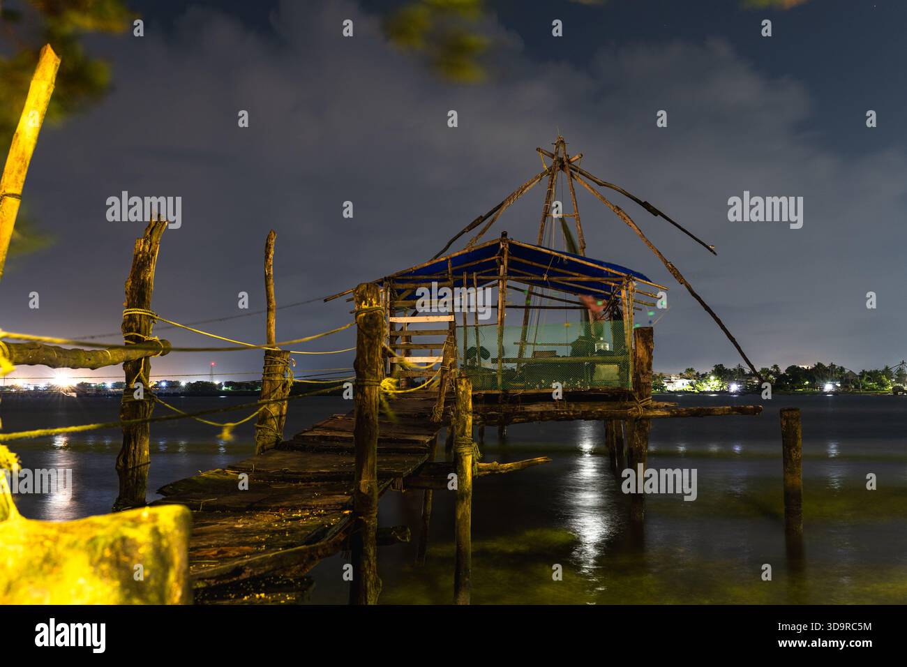 Kochi, Indien - 09.27.2025: Fort Kochi in der Nacht Stockfoto