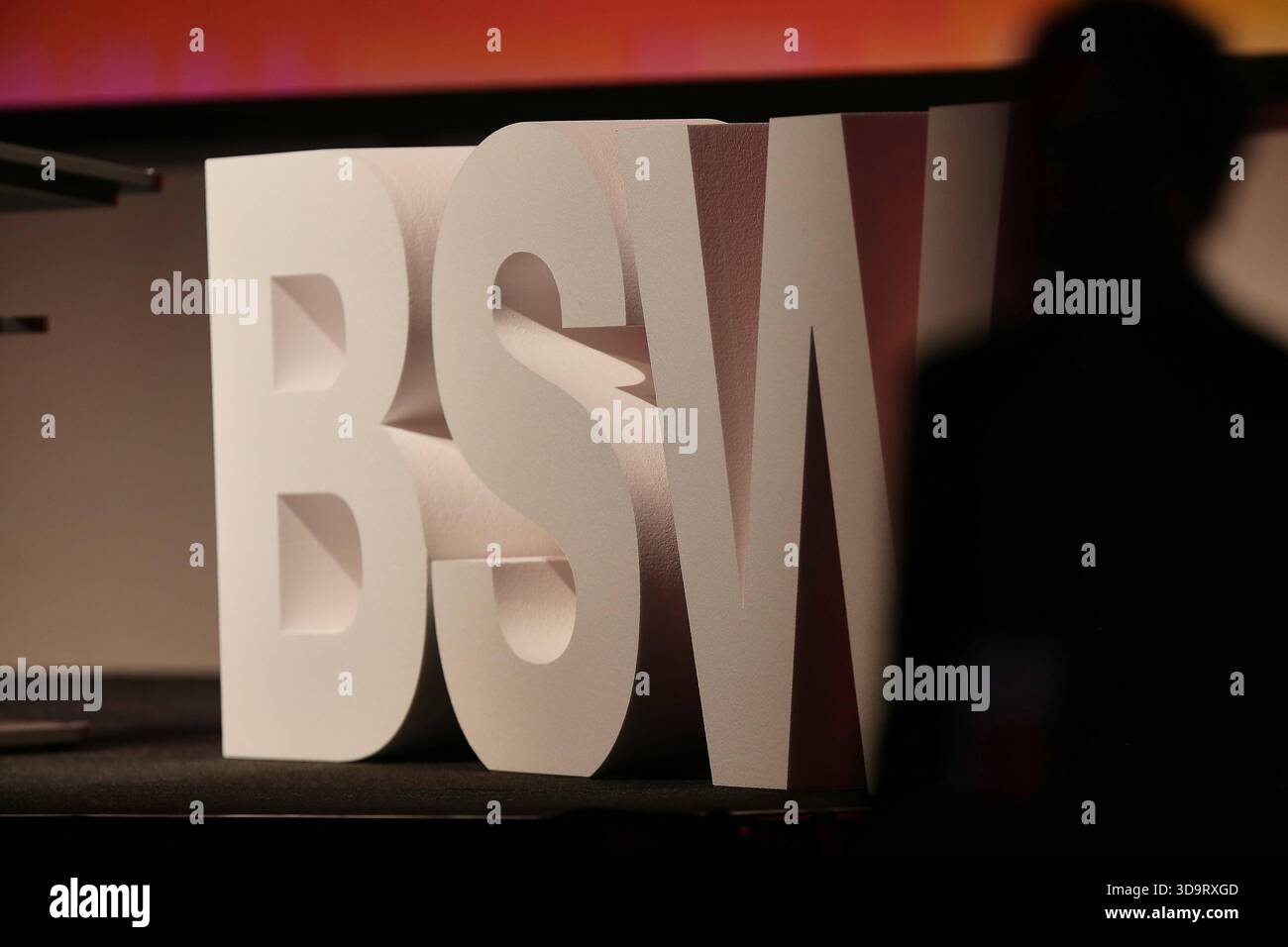 Magdeburg, Sachsen-Anhalt, Deutschland, 06.12.2025: Messe: 3. BSW-Bundesparteitag: BSW-Logo *** Magdeburg, Sachsen-Anhalt, Deutschland, 06 12 2025 Ausstellung 3 BSW Bundesparteikonferenz BSW Logo Copyright: XdtsxNachrichtenagenturx dts 97763 Stockfoto