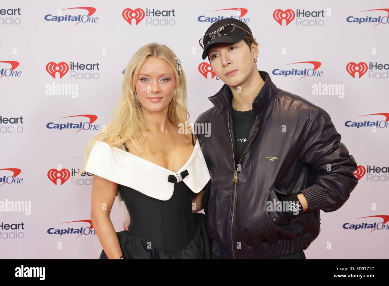 Inglewood, Usa. Dezember 2025. Zara Larsson und Jackson Wang nehmen an iHeartRadio 102,7 KIIS FM's Jingle Ball 2025 im Intuit Dome teil. Quelle: SOPA Images Limited/Alamy Live News Stockfoto