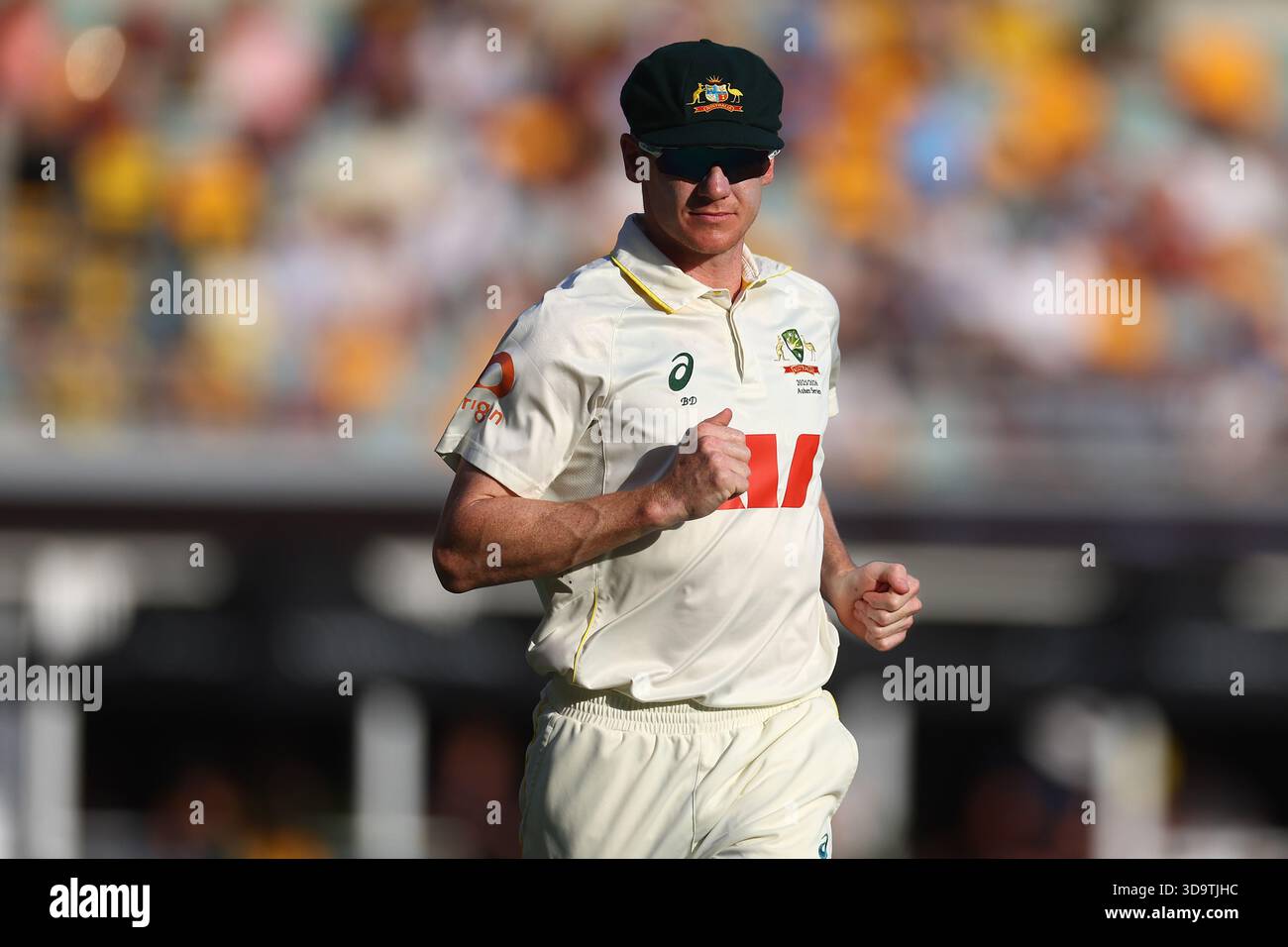 Brisbane, Australien. Dezember 2025. Brendan Doggett aus Australien sieht am 4. Tag des zweiten Tests in der NRMA Insurance Ashes Series Australia vs England im Gabba, Brisbane Cricket Ground, Brisbane, Australien, 7. Dezember 2025 (Foto: Pat Hoelscher/News Images) *** GER AUT SUI OUT *** Credit: News Images LTD/Alamy Live News Stockfoto