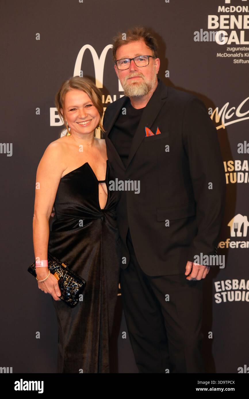 München, Deutschland. Dezember 2025. München, 06.12.2025 Nova Meierhenrich und Brian Bojsen bei der McDonald's Benefiz-Gala 2025 in München Foto: Matthias Gränzdörfer Credit: Mgfoto/Alamy Live News Stockfoto
