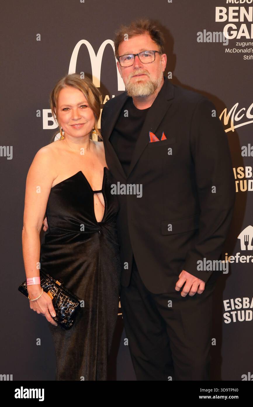 München, Deutschland. Dezember 2025. München, 06.12.2025 Nova Meierhenrich und Brian Bojsen bei der McDonald's Benefiz-Gala 2025 in München Foto: Matthias Gränzdörfer Credit: Mgfoto/Alamy Live News Stockfoto