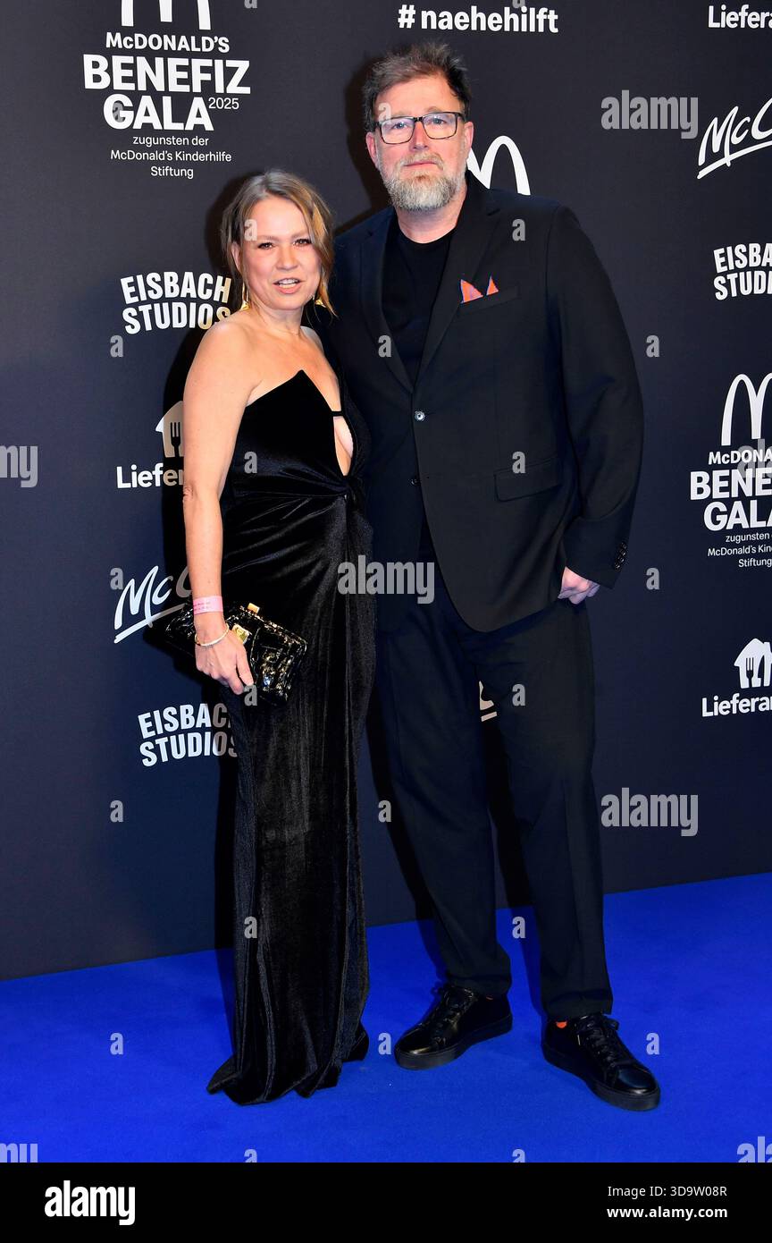 Nova Meierhenrich und Brian Bojsen bei der 20. McDonald's Benefizgala zur Unterstützung der McDonald's Children's Aid Foundation in den Eisbach Studios. München, 6. Dezember 2025 Stockfoto