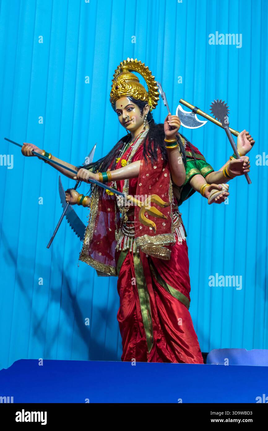 Ein wunderschönes Idol von Maa Durga, das in einem Mandal in Mumbai für das verheißungsvolle Indianerfest von Ganesh Chaturthi verehrt wird Stockfoto