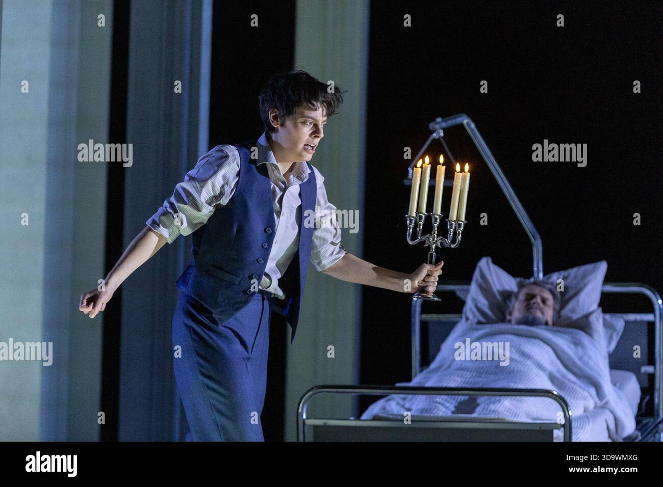 Royal Opera, London, Großbritannien. Samstag, 6. Dezember 2025. Die kanadisch-italienische Mezzosopranistin Emily D’Angelo in der Titelrolle der ARIODANTE von Händel, Eröffnung in der Royal Opera, Covent Garden, London am Dienstag, den 9. Dezember. Quelle: Donald Cooper/Alamy Live News Stockfoto