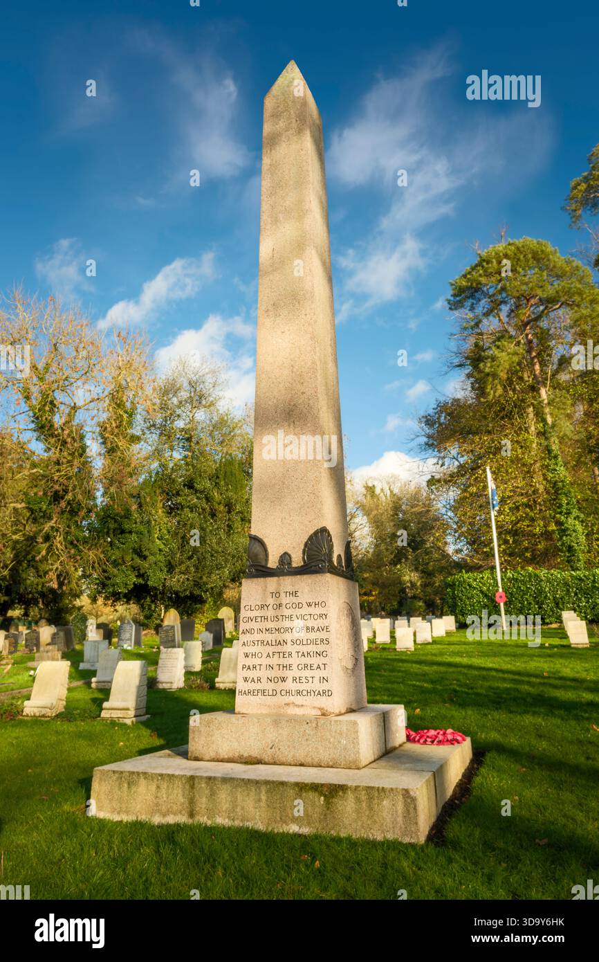 Harefield, Hillingdon - St Mary's Parish Church ist das älteste Gebäude von Harefield und der Ort vieler ANZAC war Graves. Stockfoto