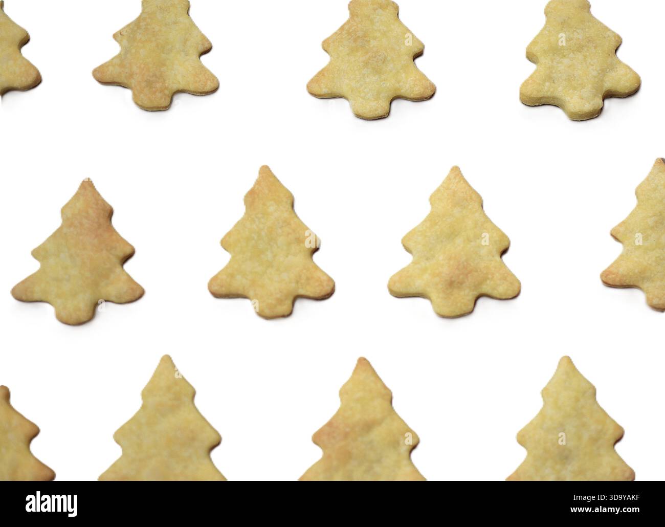 Nahtloses Muster von Weihnachtsbaumkeksen isoliert auf weißem Hintergrund. Festliches Backkonzept passend für Urlaubsgrafiken, Verpackungen, Design, und Stockfoto