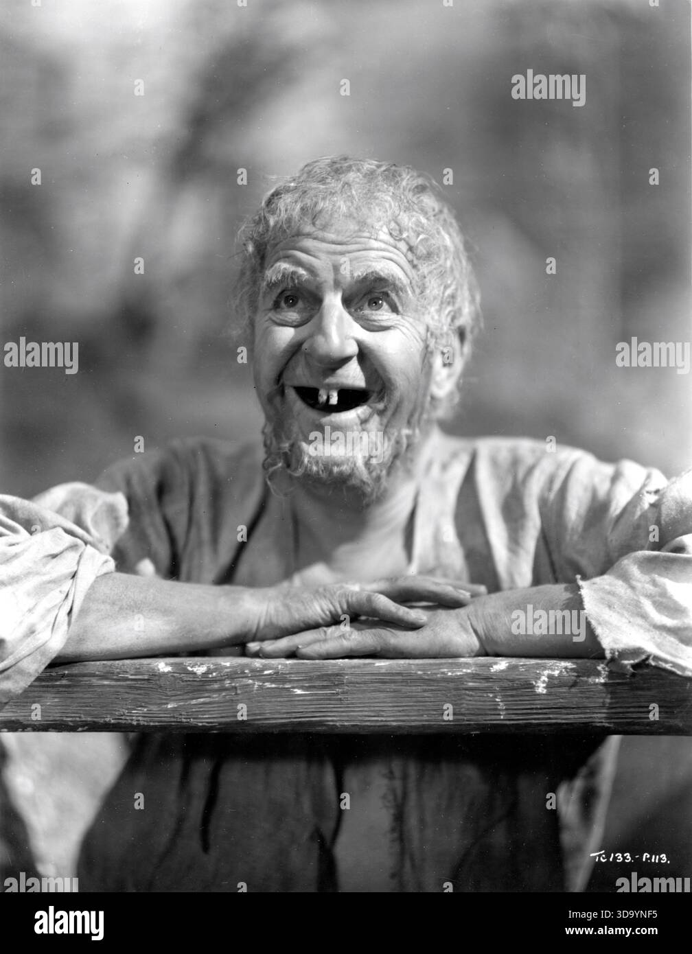 STANLEY HOLLOWAY als Gravedigger in HAMLET 1948 Regisseur LAURENCE OLIVIER Spiel William Shakespeare Musik William Walton Two Cities Films / General Film Distributors (GFD) Stockfoto