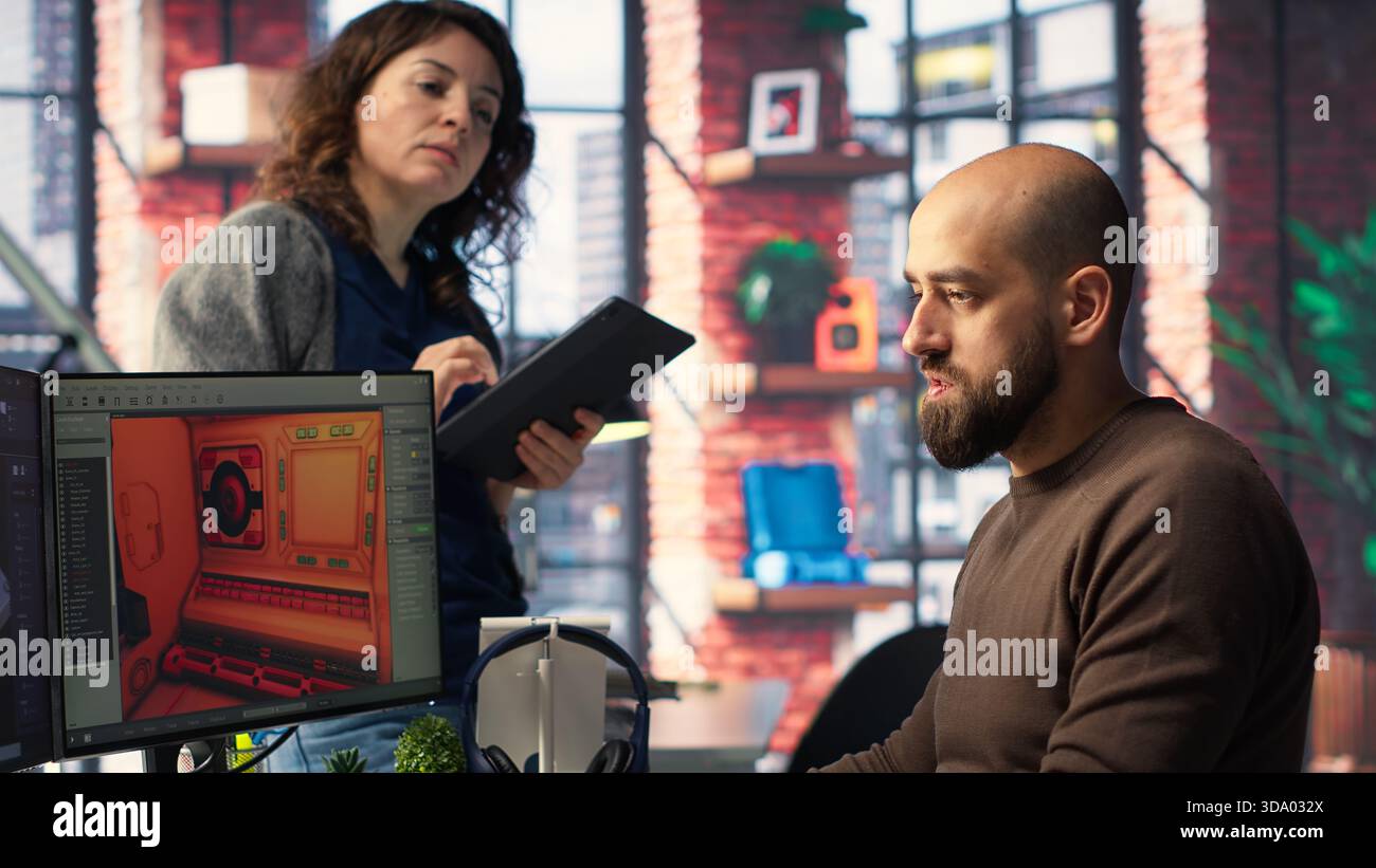 Spieleentwickler nutzen KI-generiertes Programm, um Raumschiffstationen mit Deep Learning, einer futuristischen Umgebung zu entwerfen, die durch maschinelles Lernen und Cloud Computing verbessert wird. Kamera B.. Stockfoto