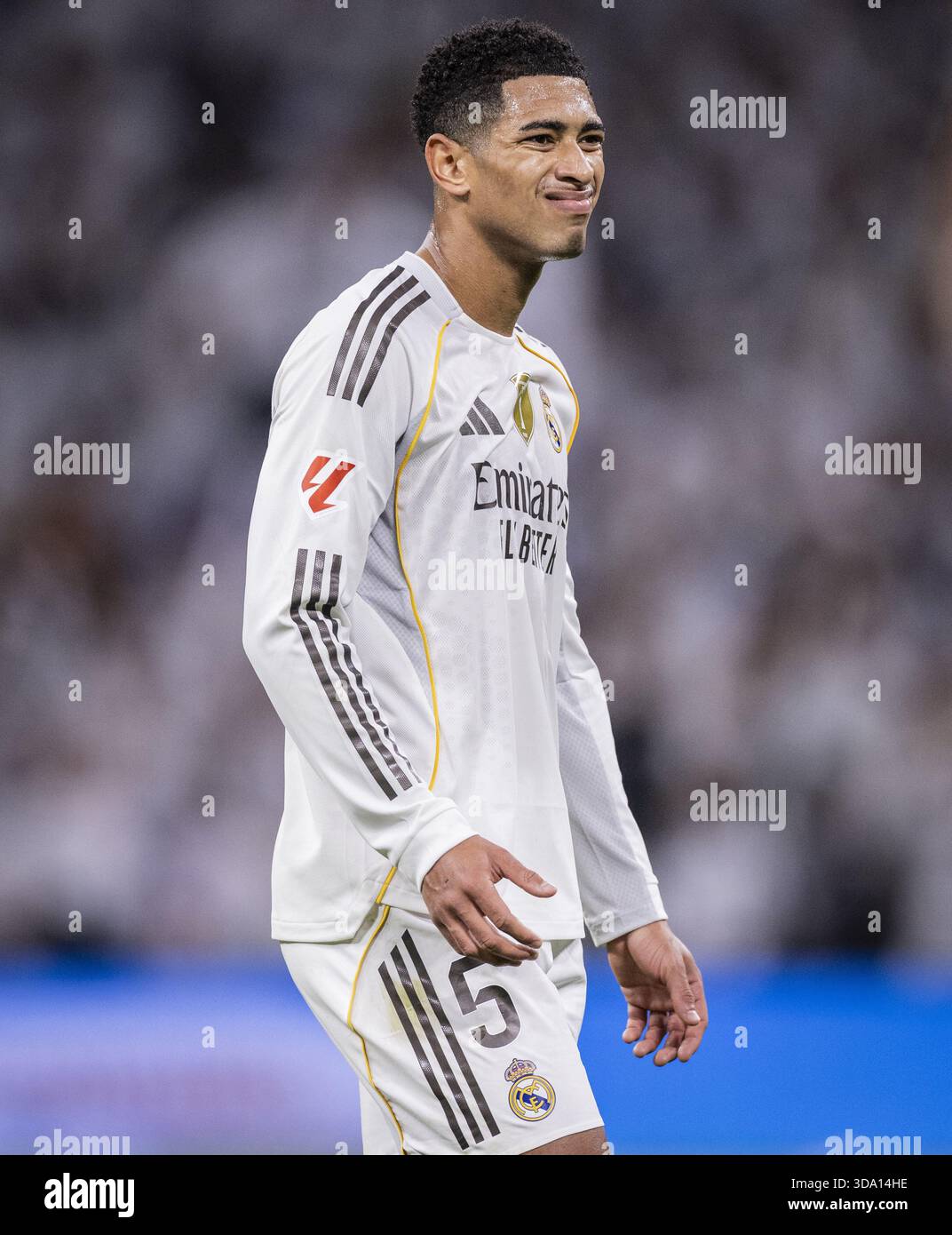 Madrid, Spanien. Dezember 2025. MADRID, SPANIEN - 7. DEZEMBER: Jude Bellingham von Real Madrid während des Spiels zwischen Real Madrid und Celta Vigo, gültig für La Liga im Santiago Bernabeu Stadion in Madrid, heute 7. Dezember 2025. Foto: Ricardo Nogueira/Sports Press Foto: SPP Sport Press Photo. /Alamy Live News Stockfoto