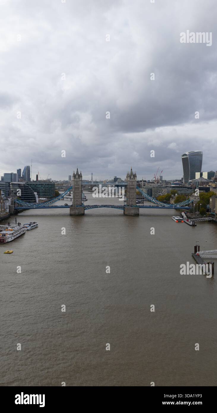 Tower Bridge London, Vertikale Luftaufnahme Stockfoto